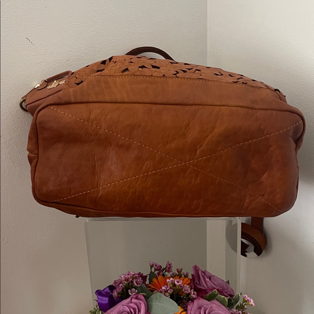 Sundance Cognac Brown Leather Handbag with Mini Pouch - Picture 6 of 11